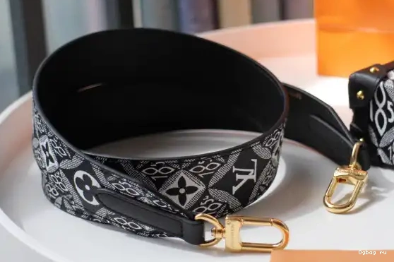 PETITE 1854 LOUIS VUITTON MALLE SINCE 0514